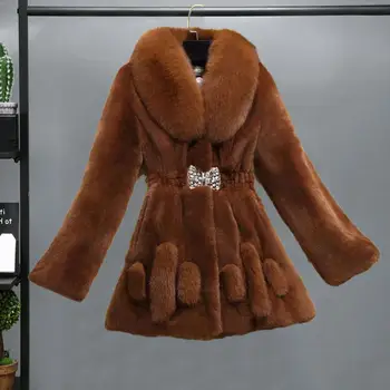 Женские пальто мягкие, теплые и удобные. Это поможет вам согреться в холодную погоду.